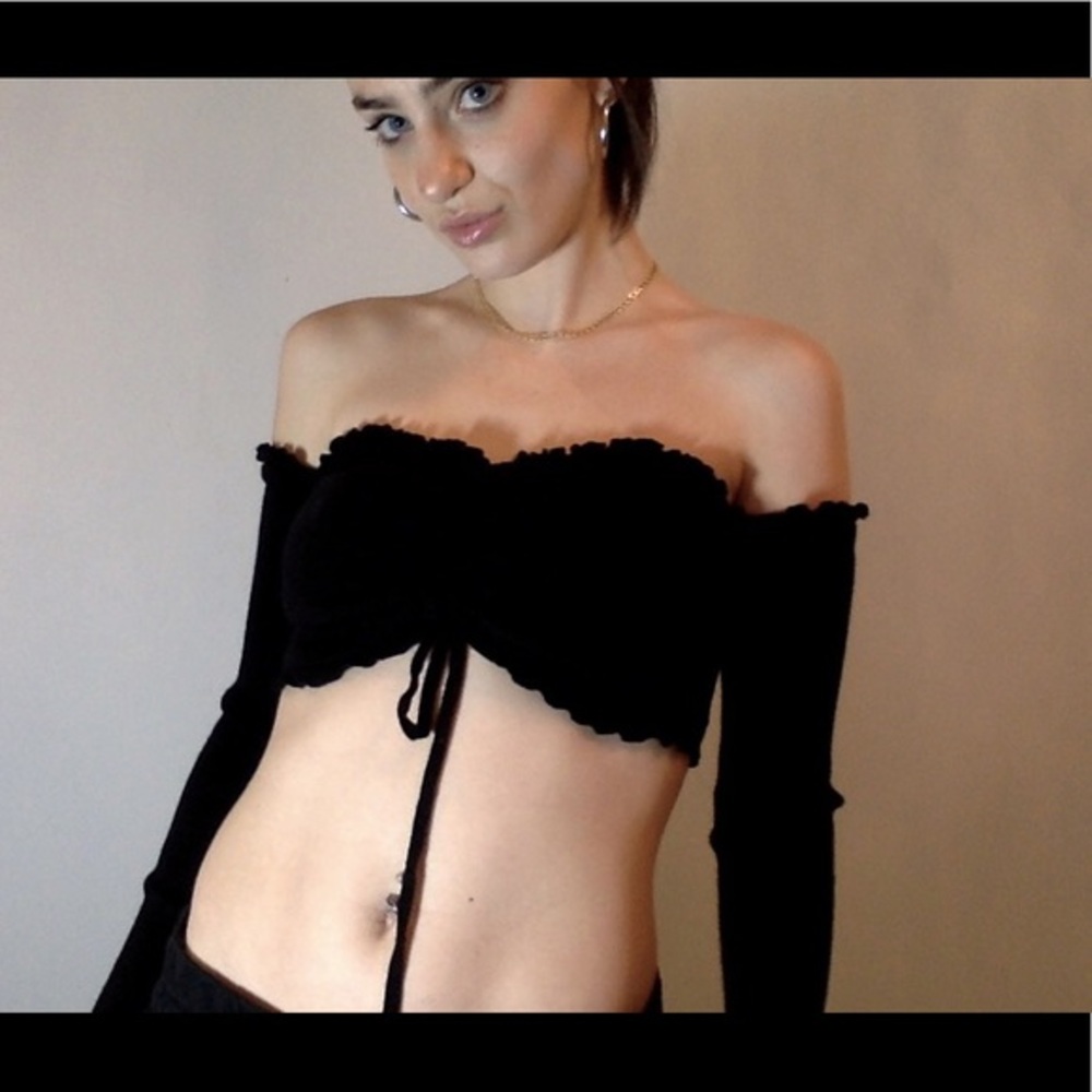 !!tiger mist Over the shoulder long sleeve crop top!!